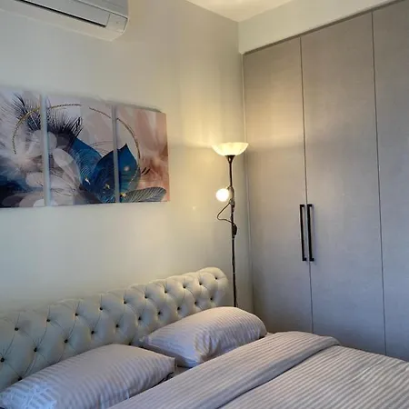 Symphony707 - Waterfront Apartment